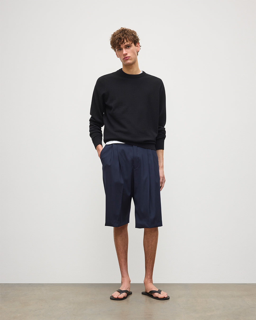 Johnstons of Elgin - Rory Black Classic Cashmere Crew Jumper