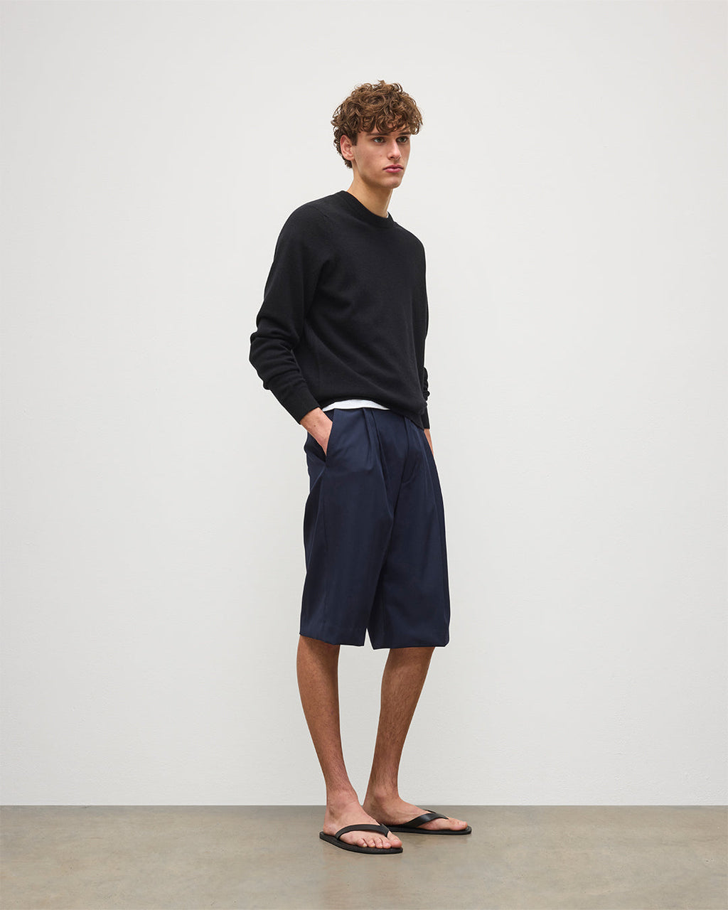 Johnstons of Elgin - Rory Black Classic Cashmere Crew Jumper