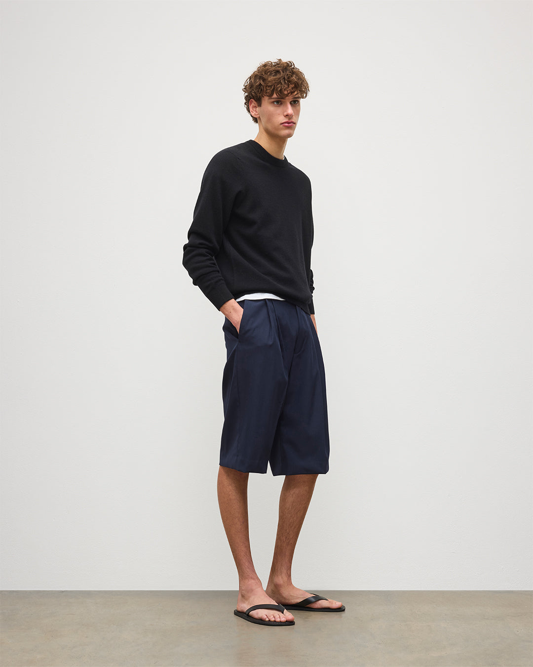 Johnstons of Elgin - Rory Black Classic Cashmere Crew Jumper