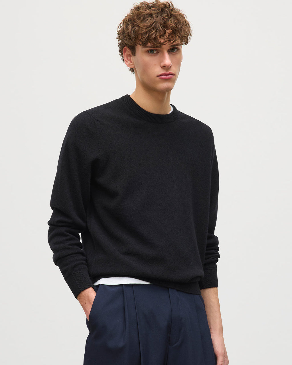Johnstons of Elgin - Rory Black Classic Cashmere Crew Jumper