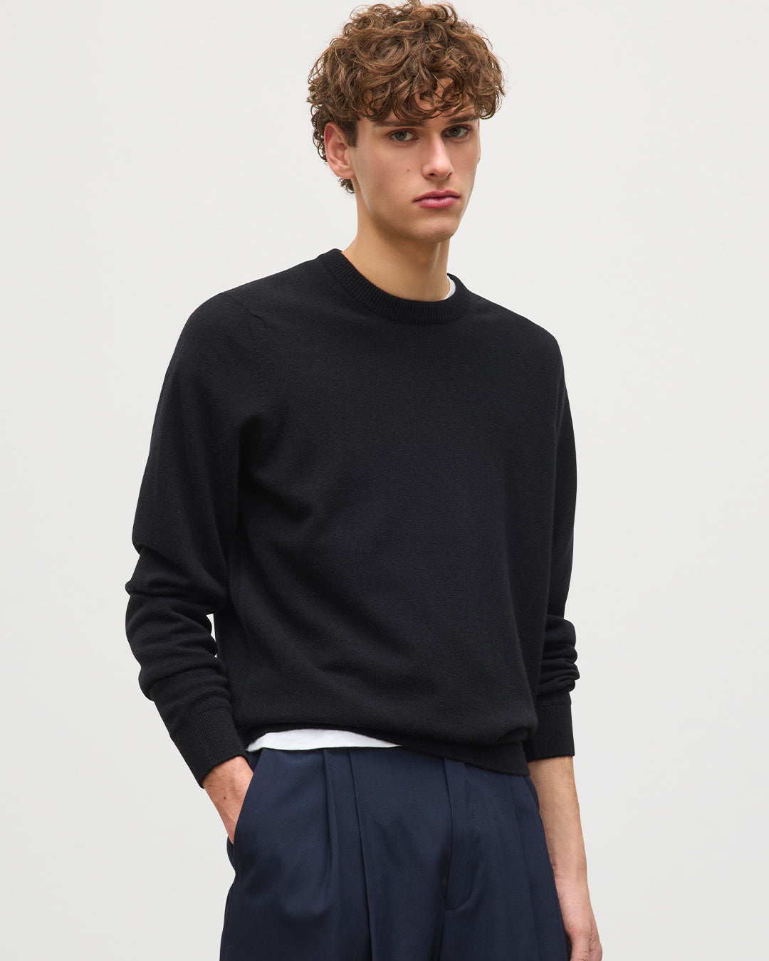 Johnstons of Elgin - Rory Black Classic Cashmere Crew Jumper
