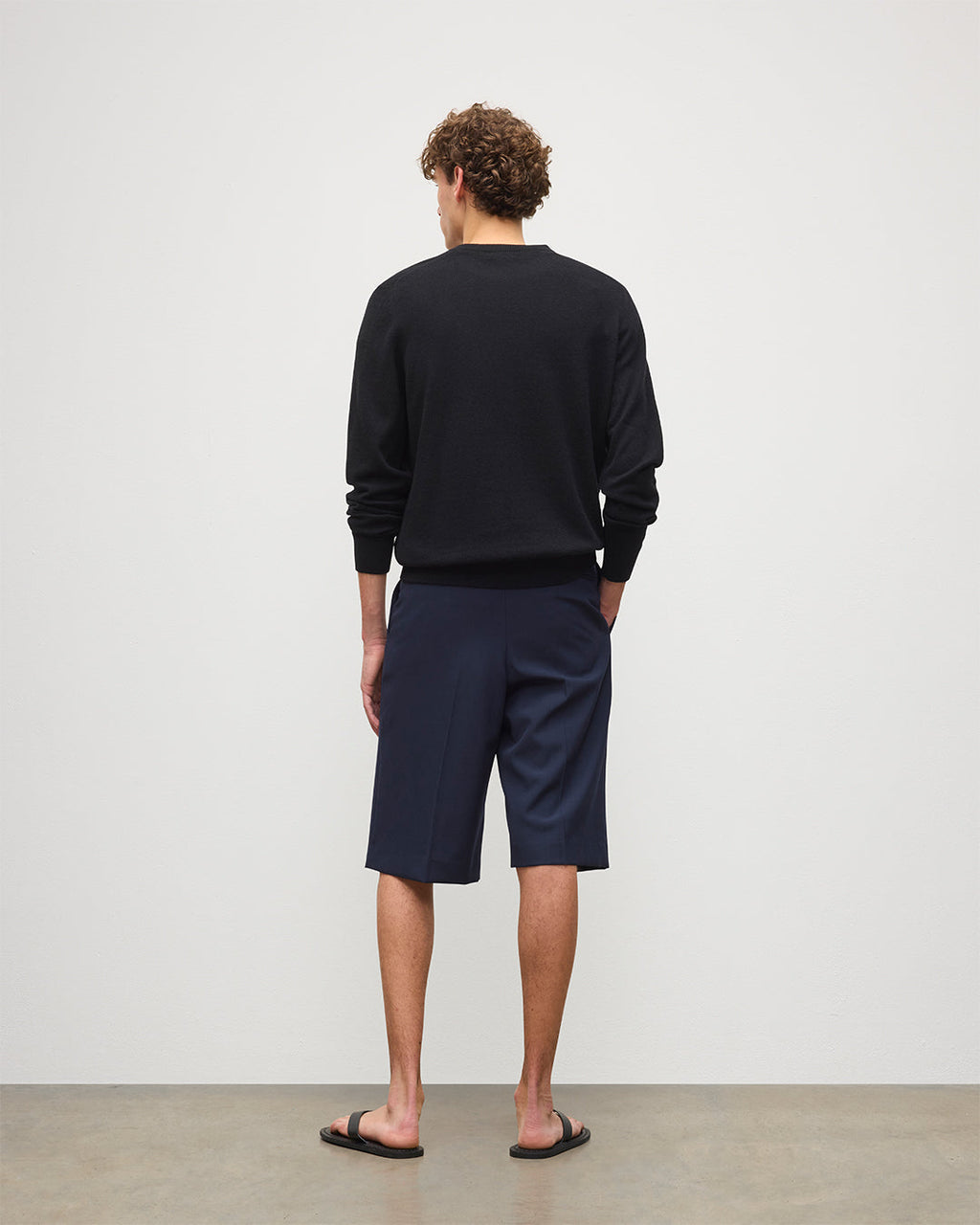 Johnstons of Elgin - Rory Black Classic Cashmere Crew Jumper