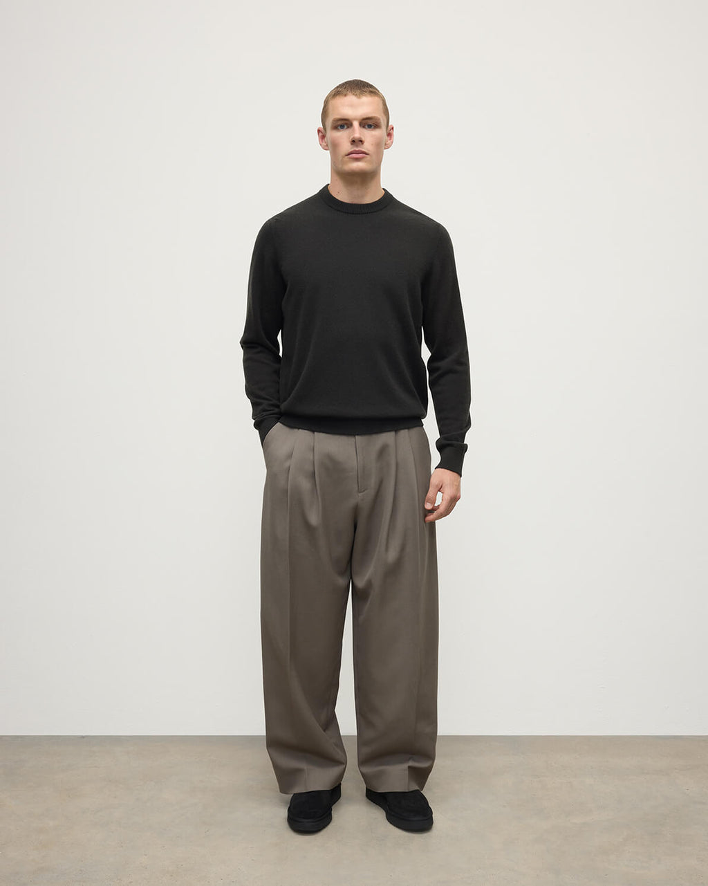 Johnstons of Elgin - Classic Cashmere Dark Grey Round Neck Jumper