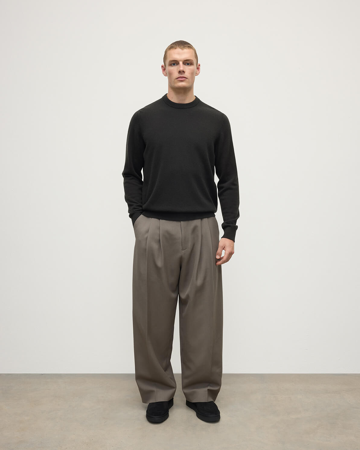 Johnstons of Elgin - Classic Cashmere Dark Grey Round Neck Jumper