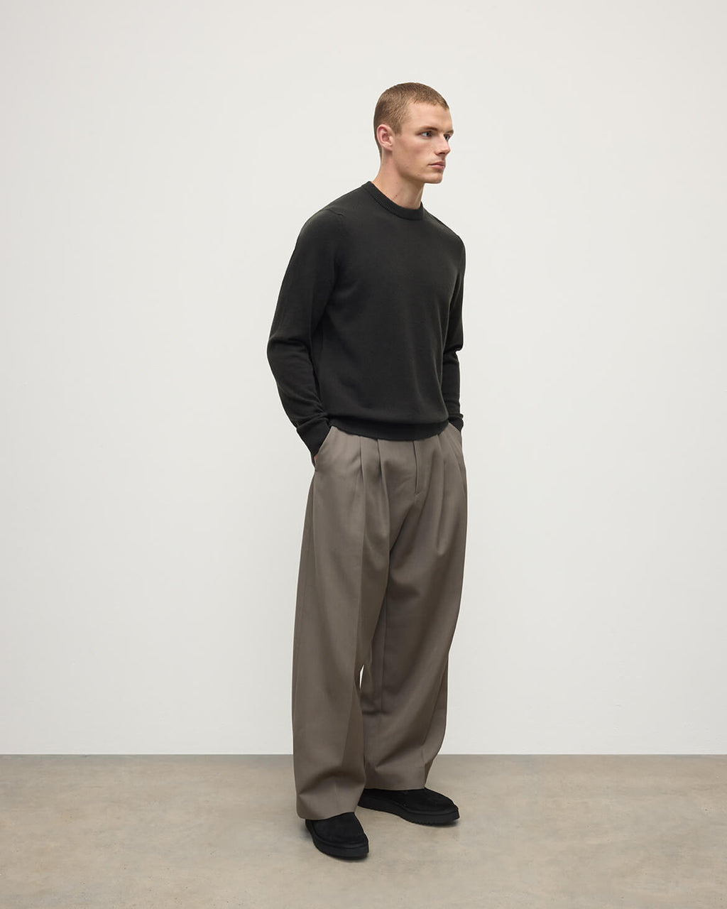 Johnstons of Elgin - Classic Cashmere Dark Grey Round Neck Jumper
