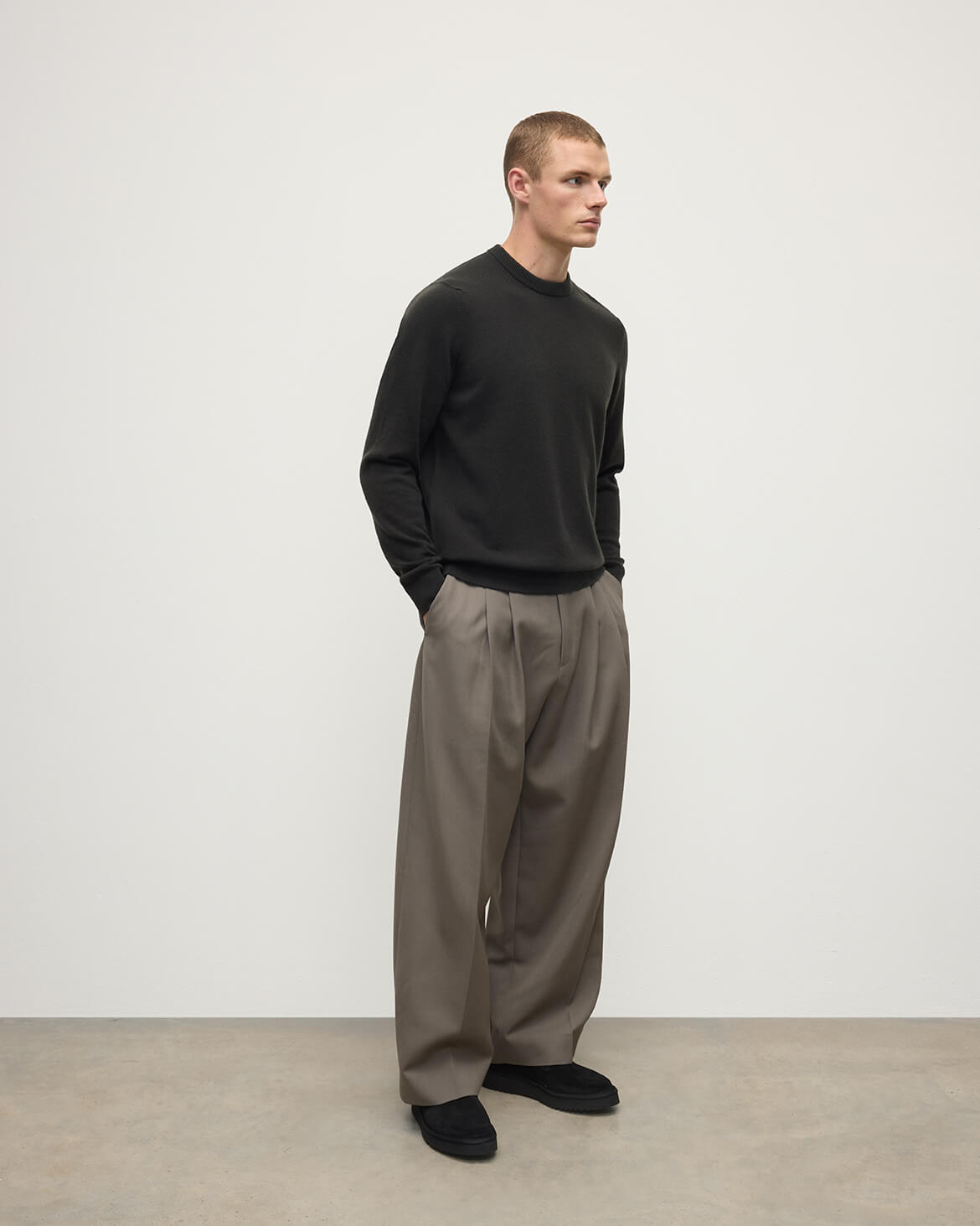 Johnstons of Elgin - Classic Cashmere Dark Grey Round Neck Jumper