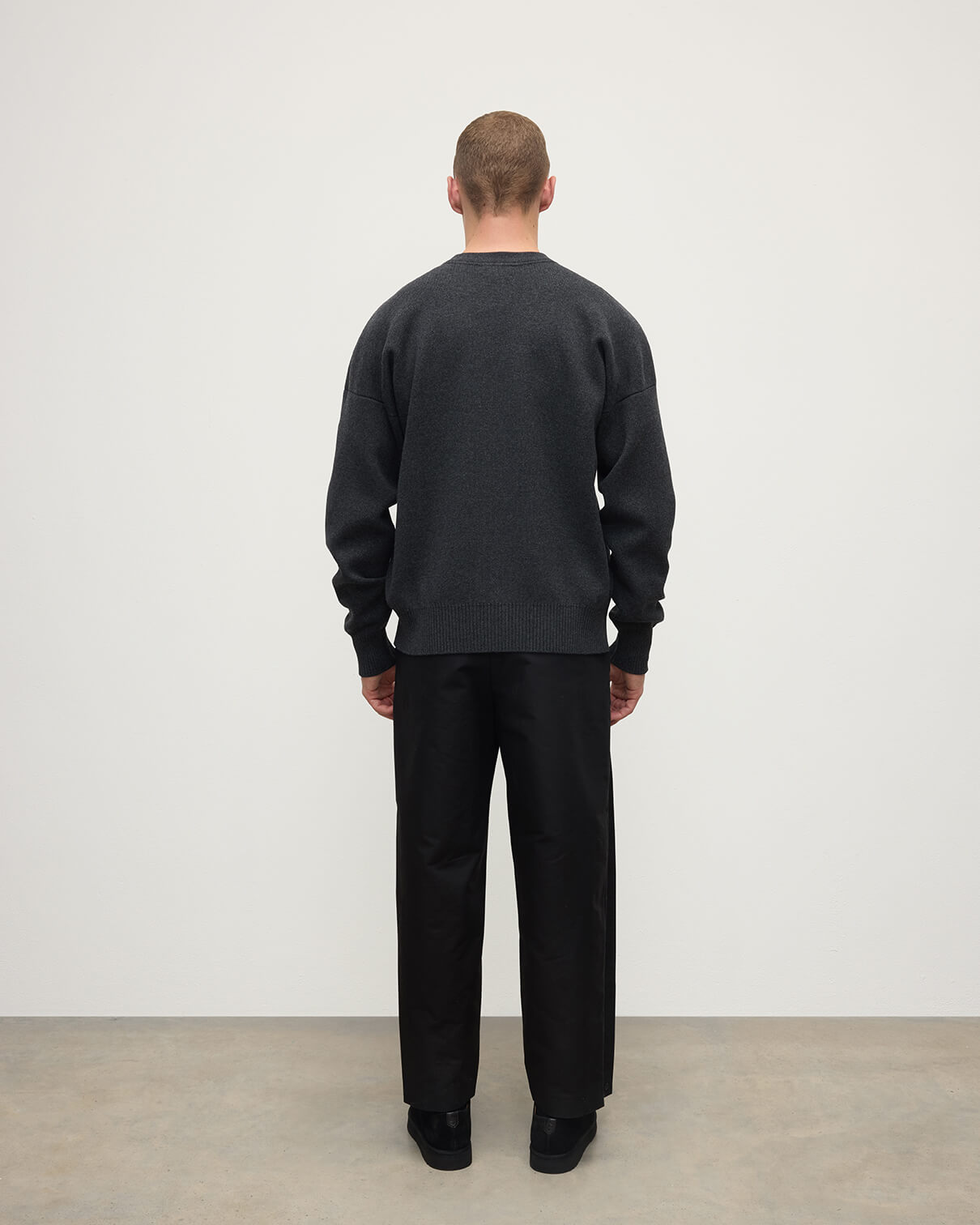 Johnstons of Elgin - Relaxed Milano Stitch Dark Grey Jumper