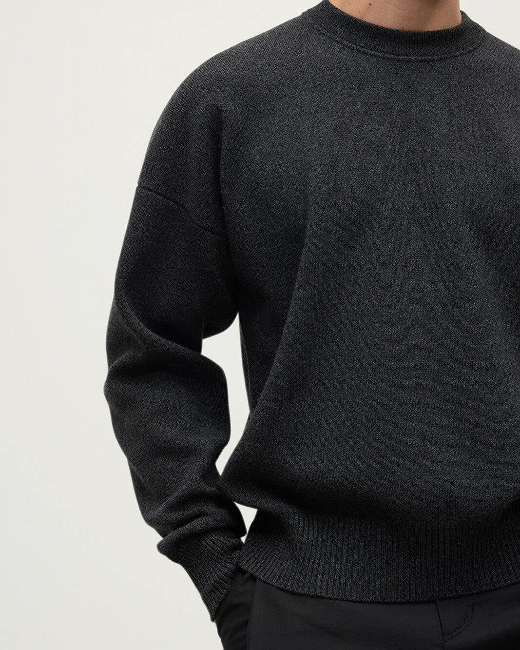 Johnstons of Elgin - Relaxed Milano Stitch Dark Grey Jumper