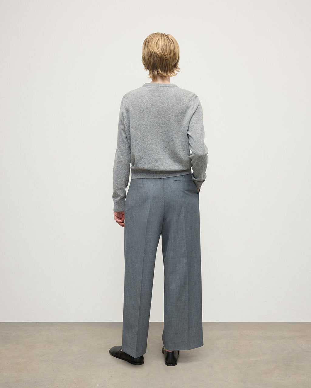 Johnstons of Elgin - Classic Cashmere Light Grey Round Neck Jumper