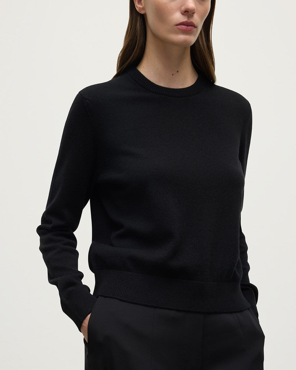 Johnstons of Elgin - Classic Cashmere Black Round Neck Jumper