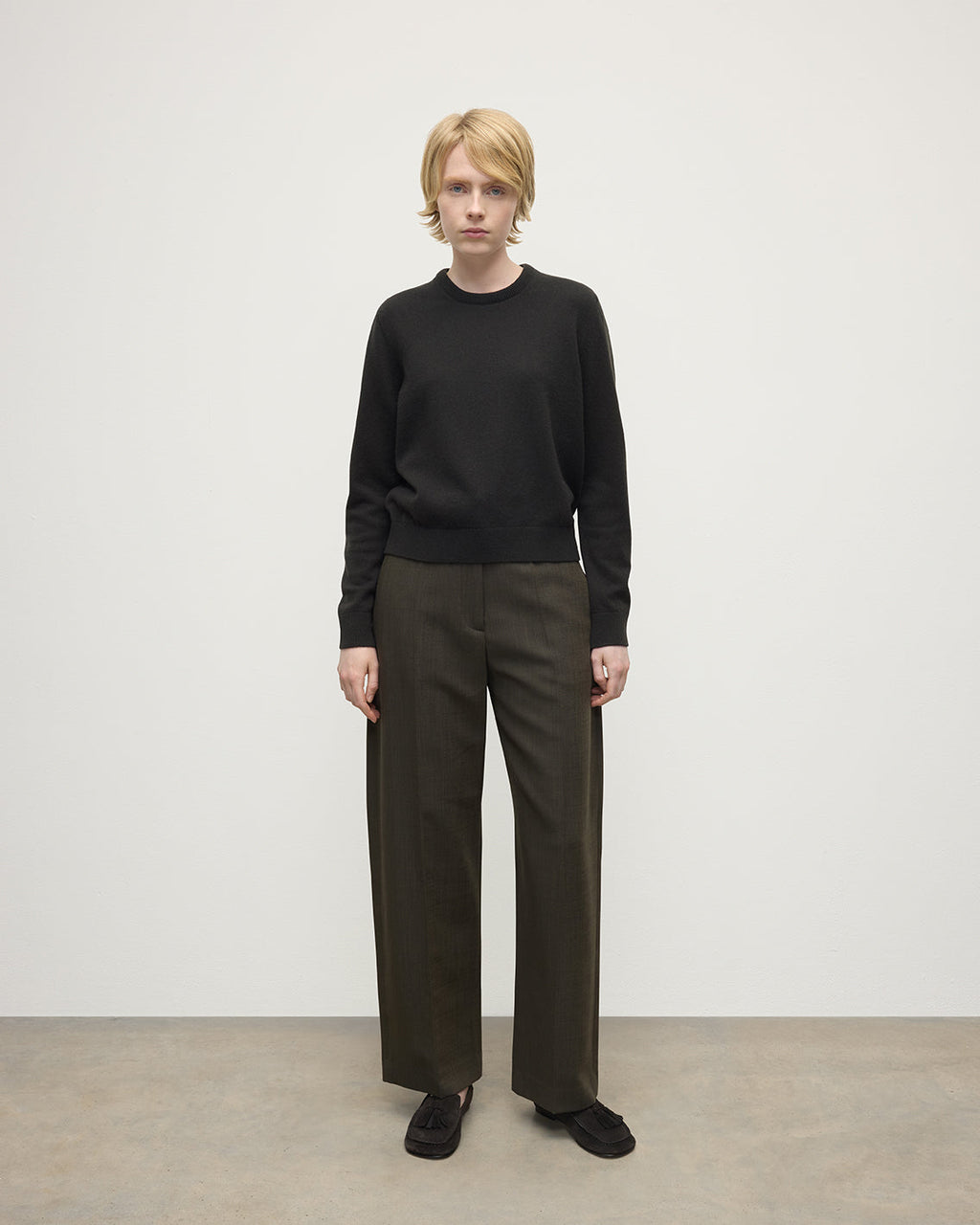 Johnstons of Elgin - Classic Cashmere Dark Grey Round Neck Jumper