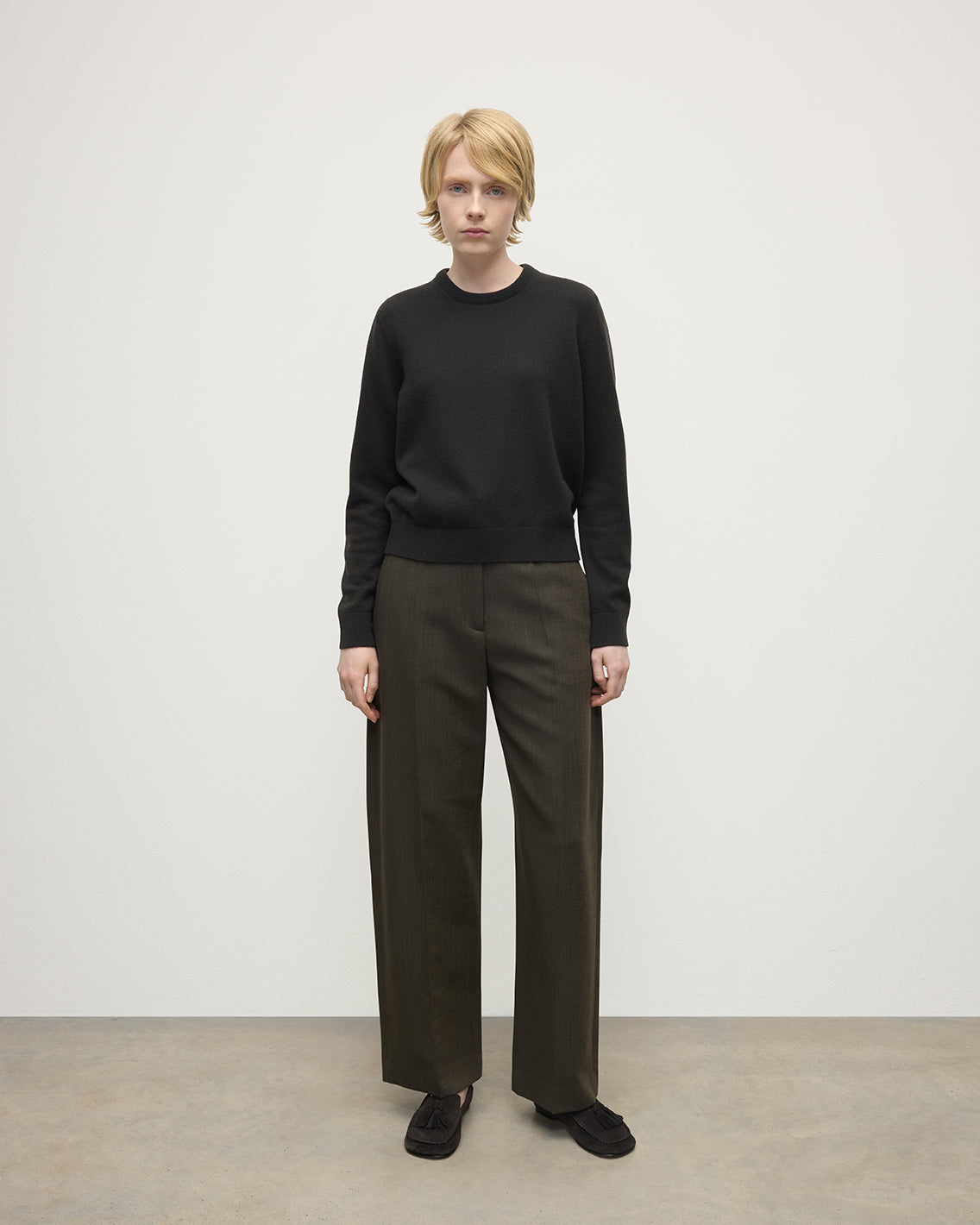 Johnstons of Elgin - Classic Cashmere Dark Grey Round Neck Jumper