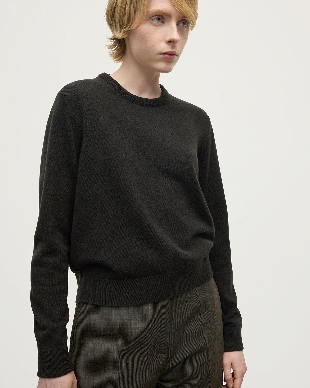 Johnstons of Elgin - Classic Cashmere Dark Grey Round Neck Jumper