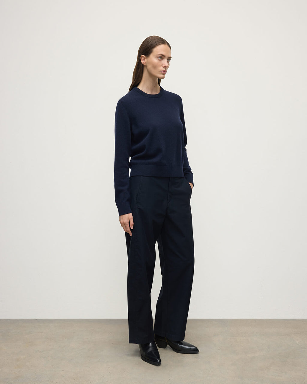 Johnstons of Elgin - Classic Cashmere Dark Navy Round Neck Jumper