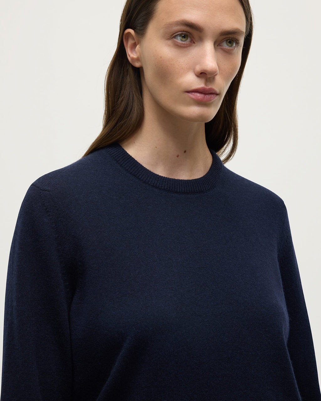 Johnstons of Elgin - Classic Cashmere Dark Navy Round Neck Jumper