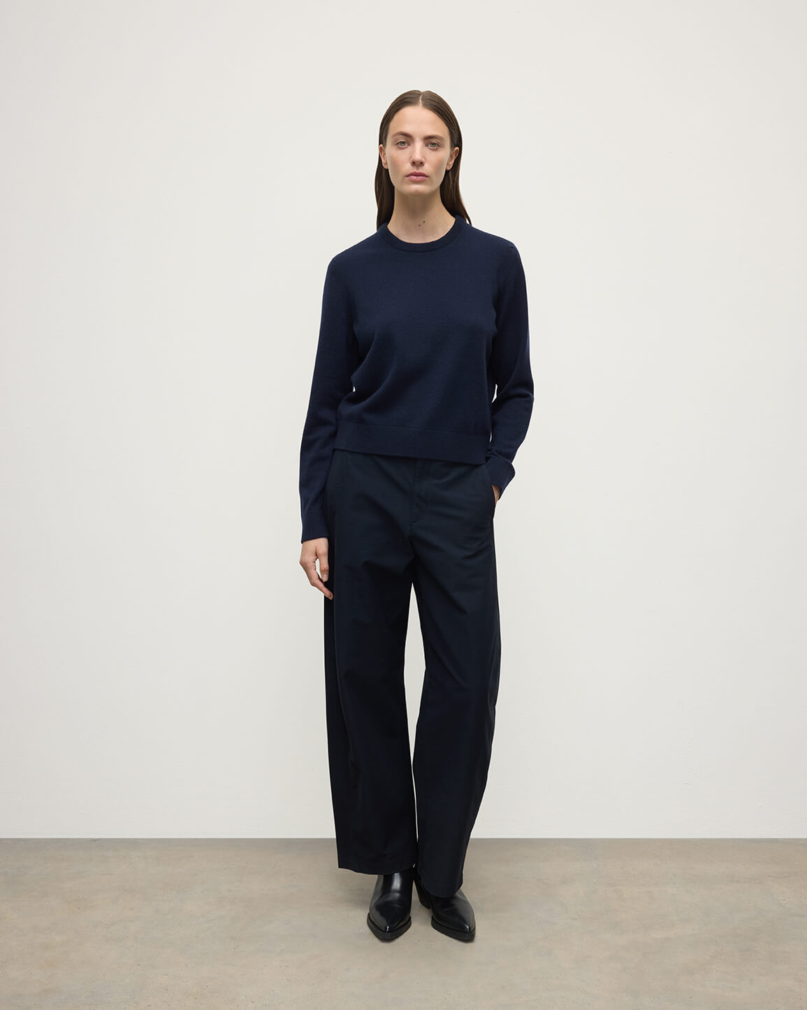 Johnstons of Elgin - Classic Cashmere Dark Navy Round Neck Jumper