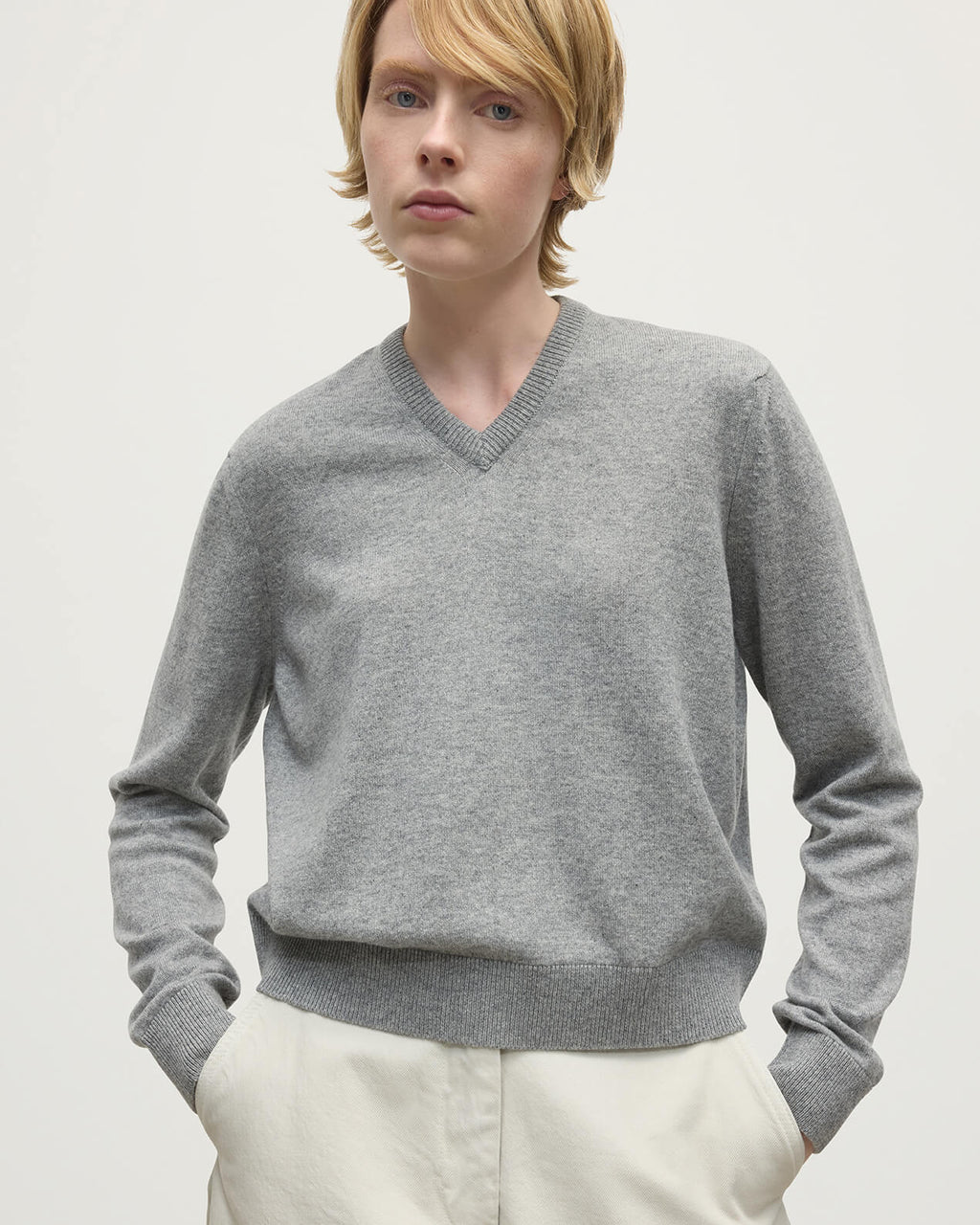 Johnstons of Elgin - Classic Cashmere Light Grey V Neck Jumper