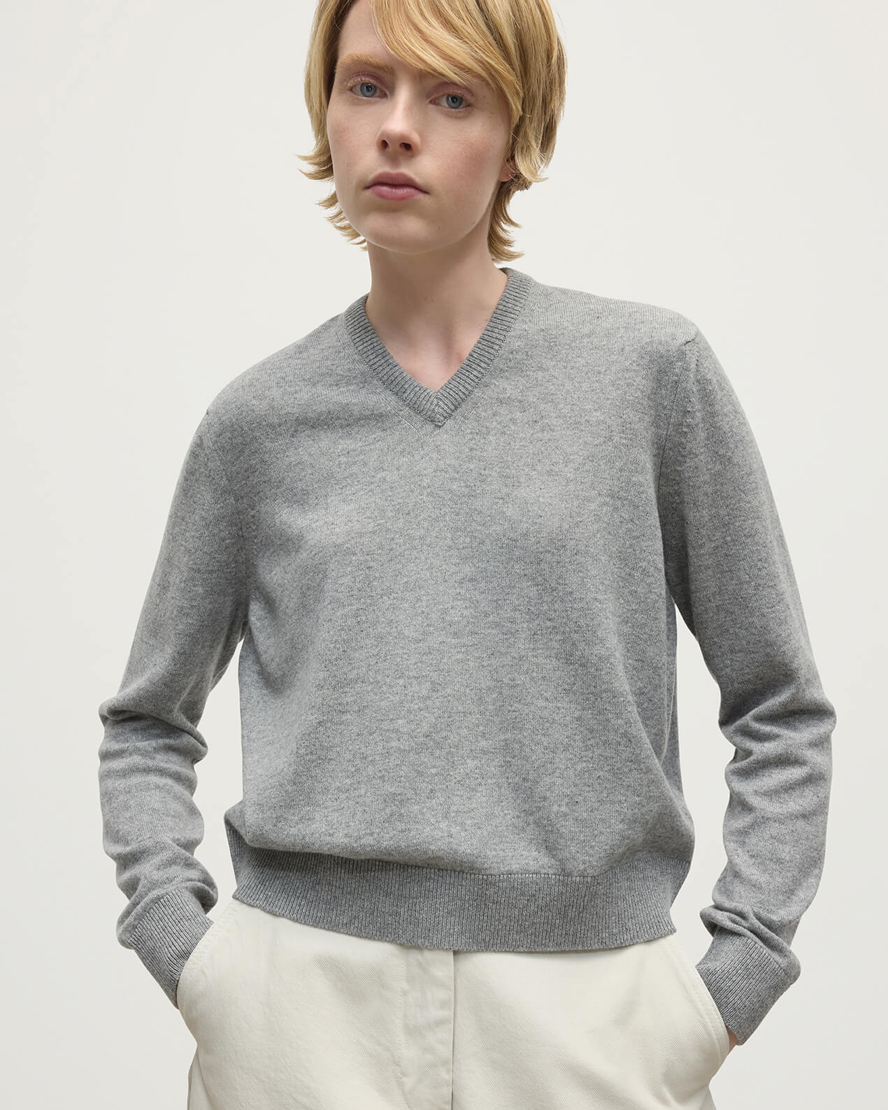 Johnstons of Elgin - Classic Cashmere Light Grey V Neck Jumper