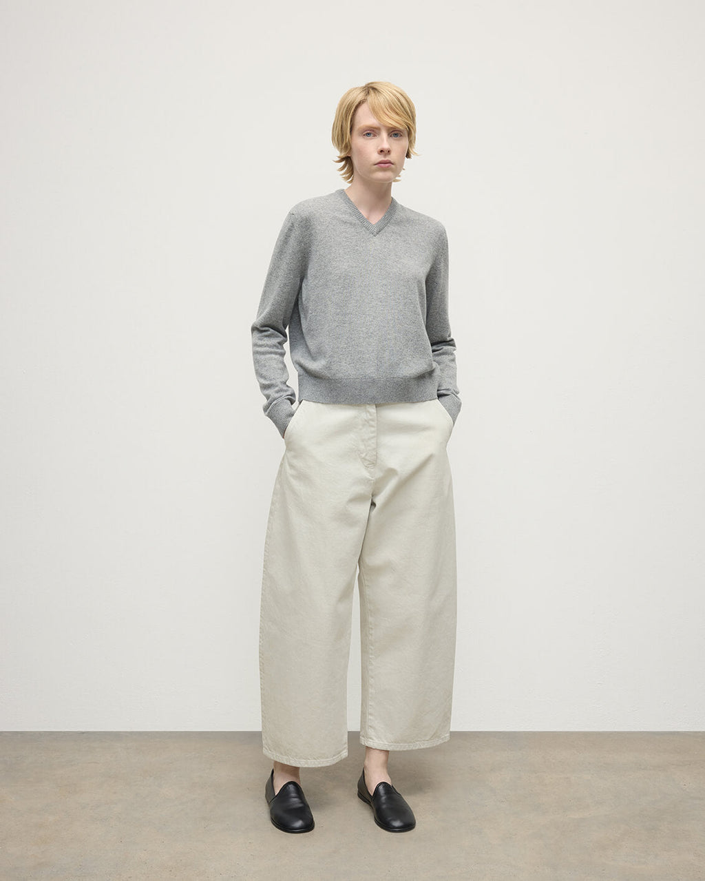 Johnstons of Elgin - Classic Cashmere Light Grey V Neck Jumper
