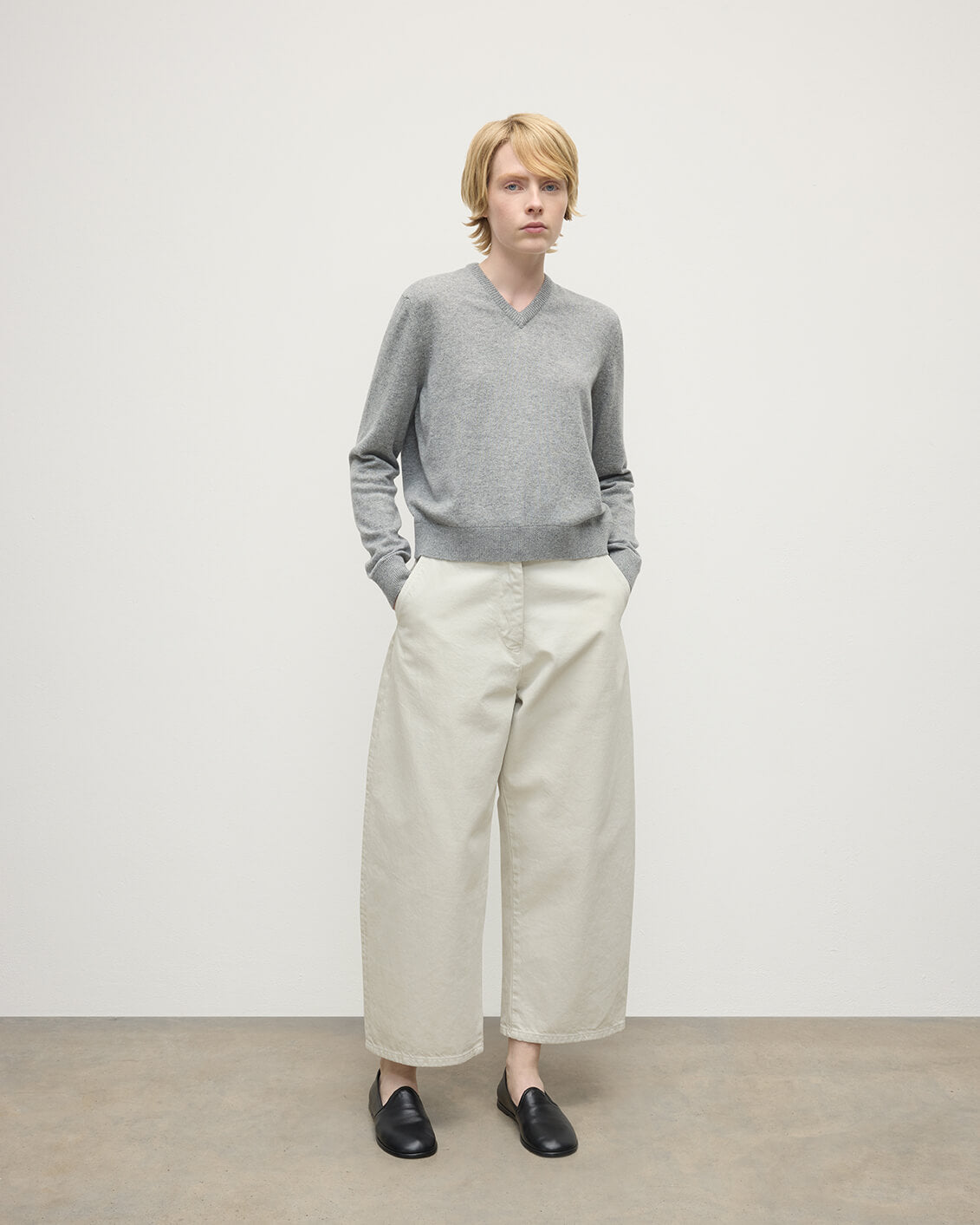 Johnstons of Elgin - Classic Cashmere Light Grey V Neck Jumper