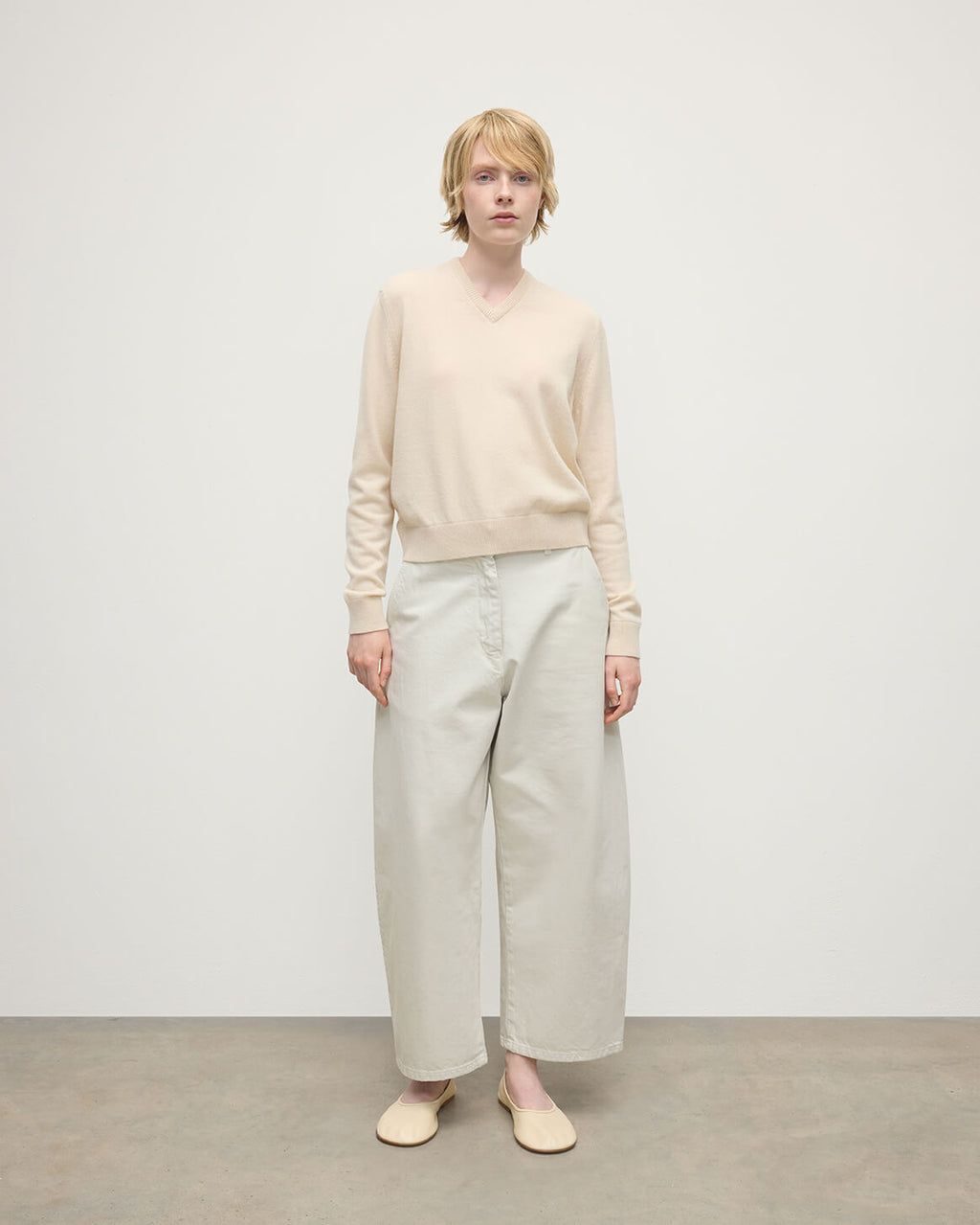 Johnstons of Elgin - Classic Cashmere Cream V Neck Jumper
