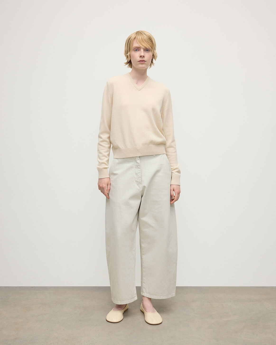 Johnstons of Elgin - Classic Cashmere Cream V Neck Jumper