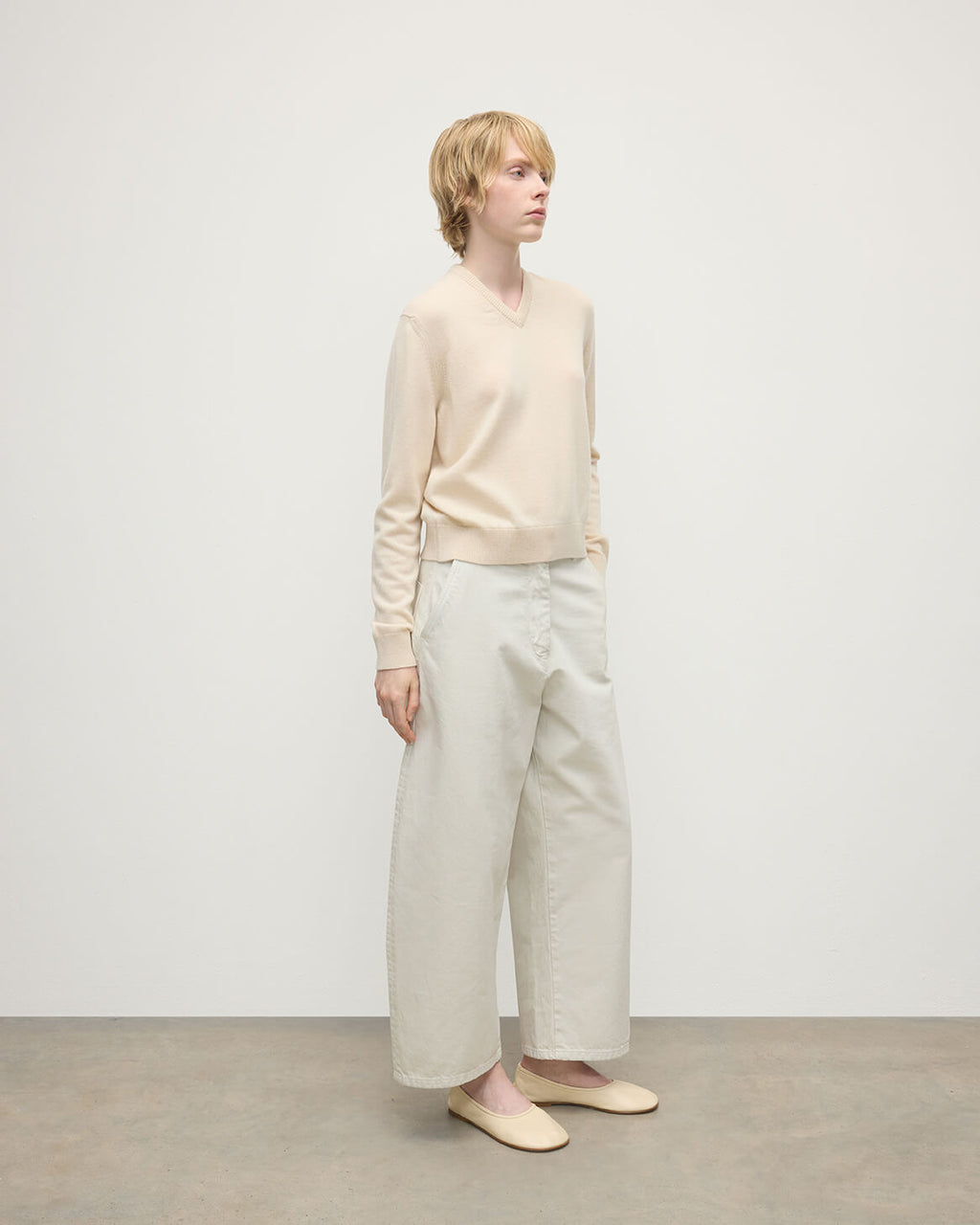Johnstons of Elgin - Classic Cashmere Cream V Neck Jumper