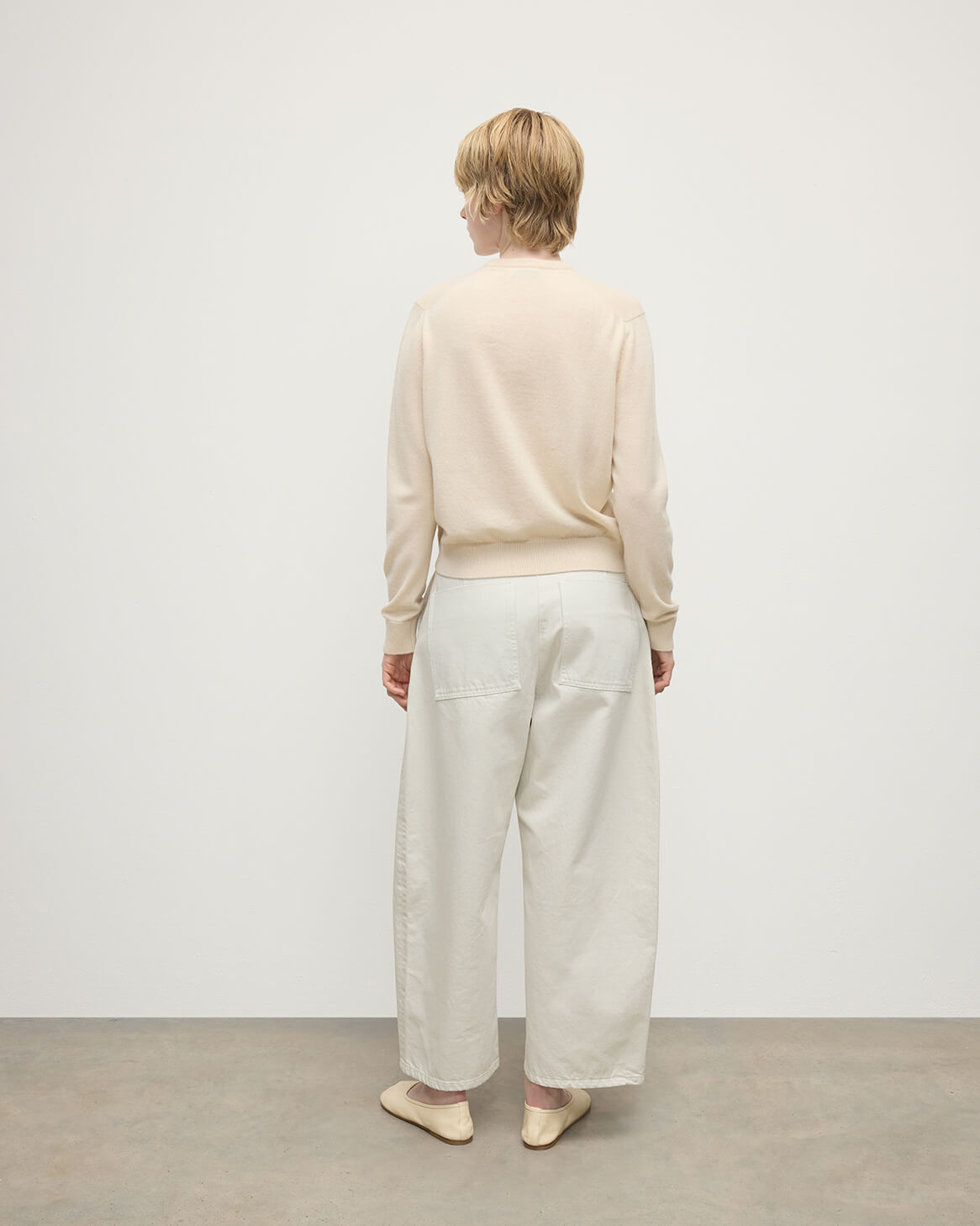 Johnstons of Elgin - Classic Cashmere Cream V Neck Jumper