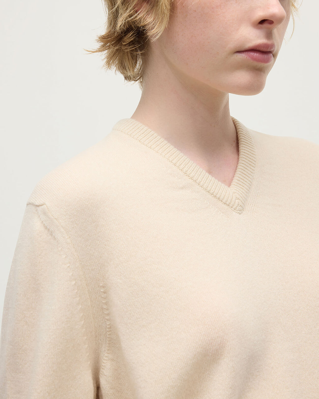 Johnstons of Elgin - Classic Cashmere Cream V Neck Jumper