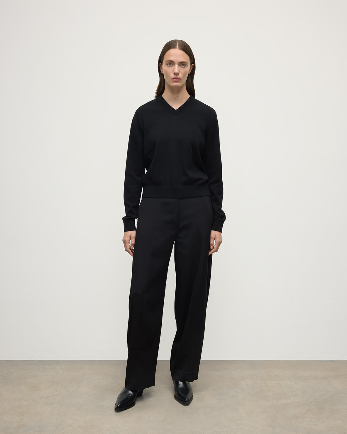 Johnstons of Elgin - Classic Cashmere Black V Neck Jumper