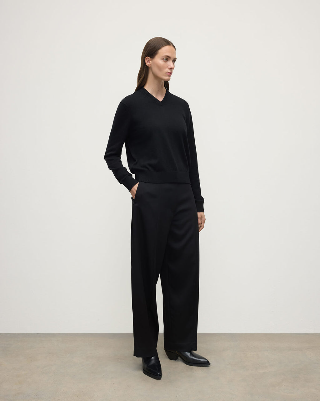 Johnstons of Elgin - Classic Cashmere Black V Neck Jumper