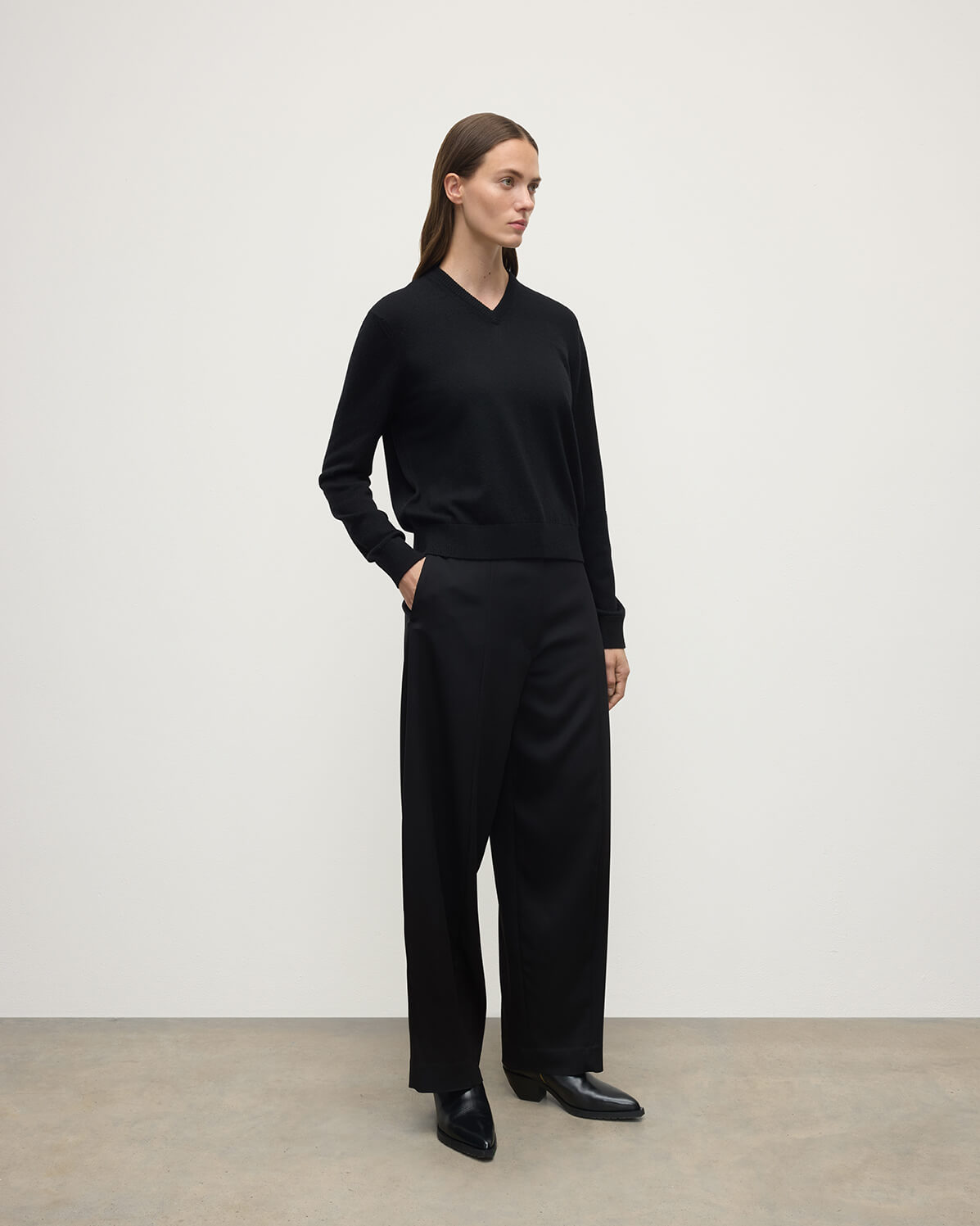 Johnstons of Elgin - Classic Cashmere Black V Neck Jumper