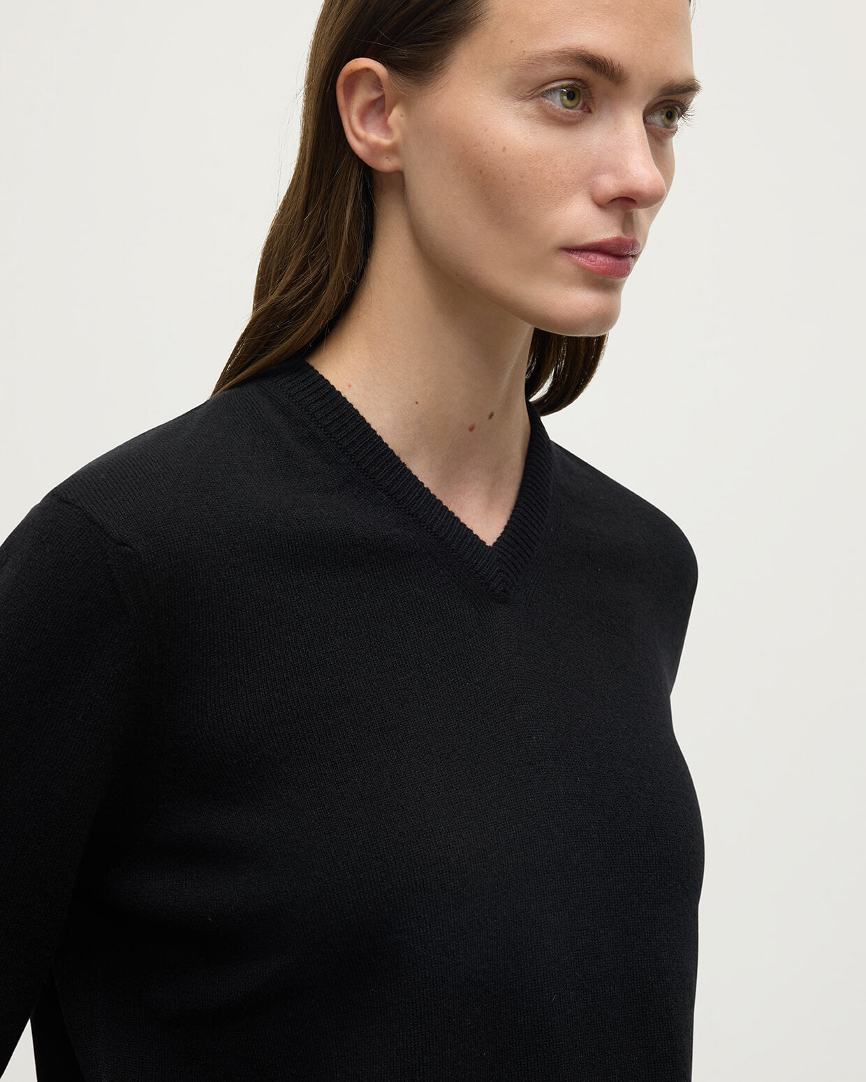 Johnstons of Elgin - Classic Cashmere Black V Neck Jumper