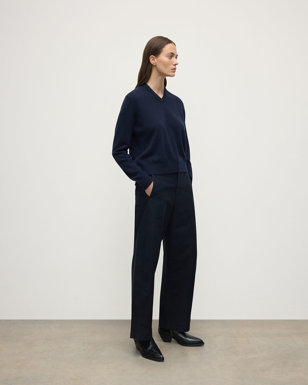 Johnstons of Elgin - Classic Cashmere Dark Navy V Neck Jumper