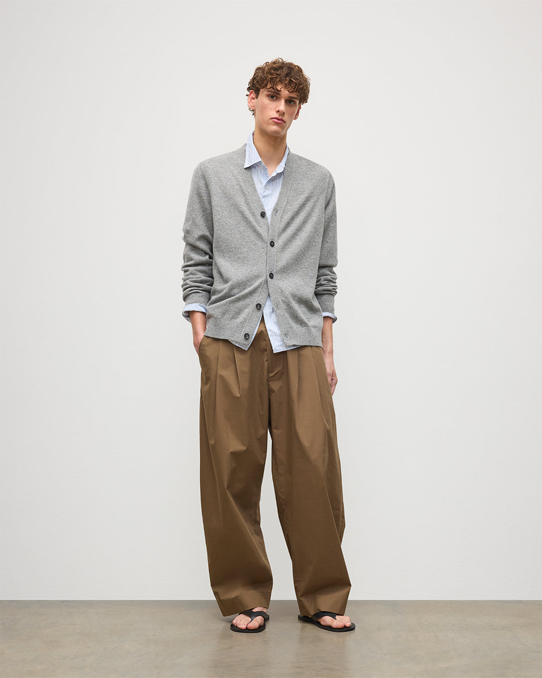Johnstons of Elgin - Rory Grey Classic Cashmere Cardigan