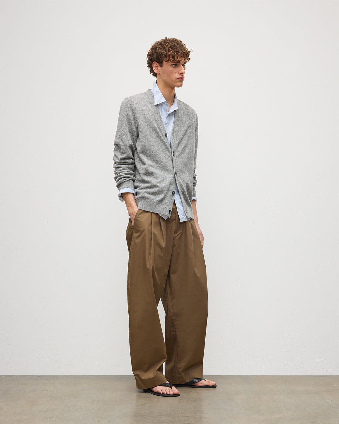 Johnstons of Elgin - Rory Grey Classic Cashmere Cardigan