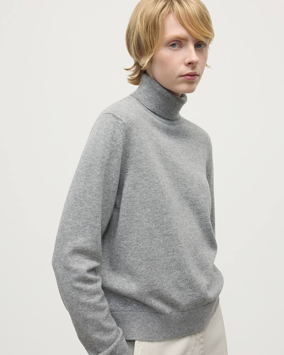 Johnstons of Elgin - Classic Cashmere Light Grey Roll Neck Jumper