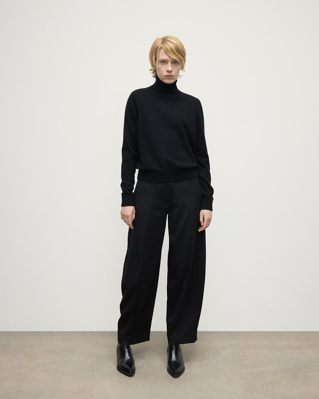 Johnstons of Elgin - Classic Cashmere Black Roll Neck Jumper