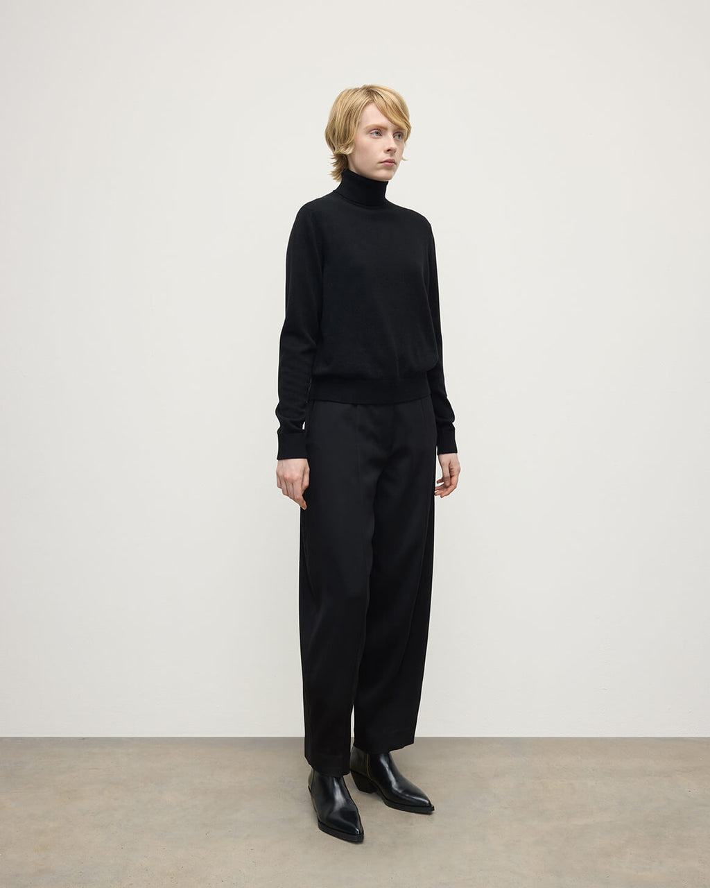 Johnstons of Elgin - Classic Cashmere Black Roll Neck Jumper