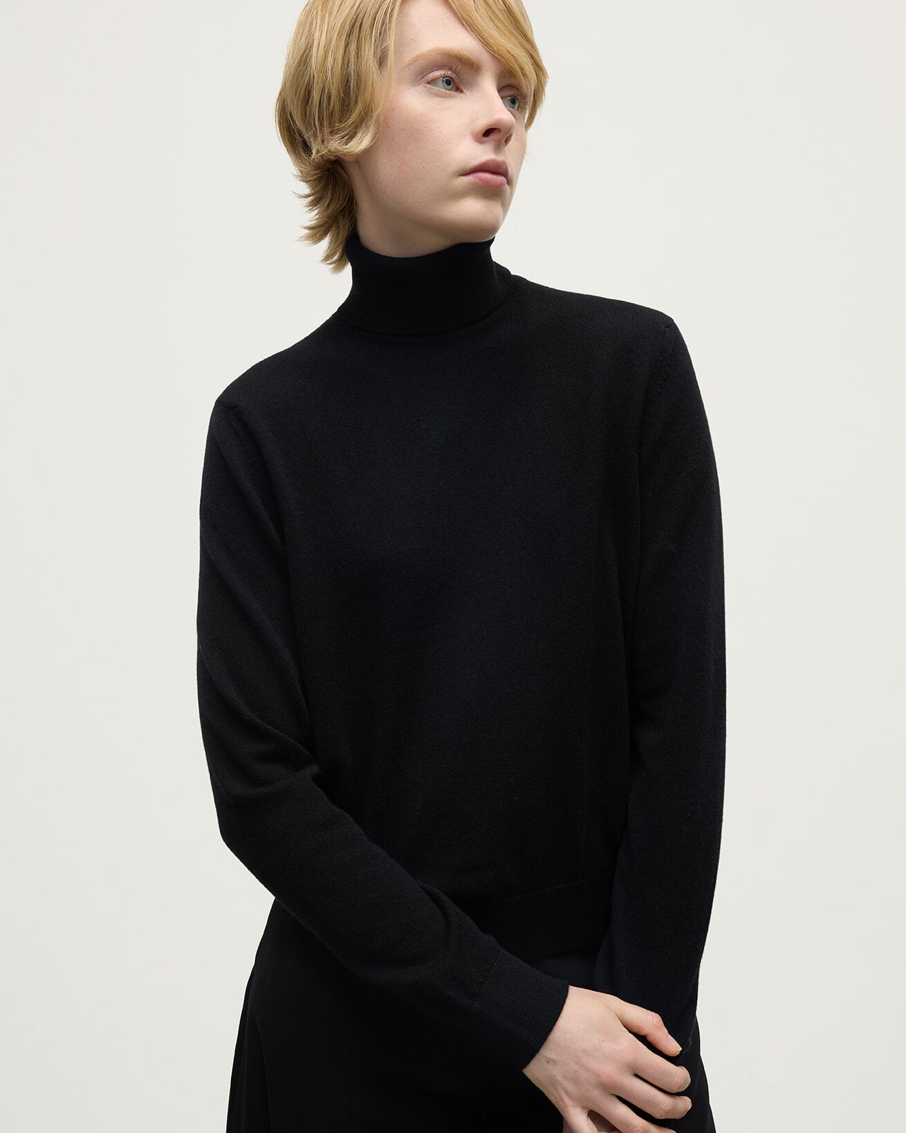 Johnstons of Elgin - Classic Cashmere Black Roll Neck Jumper