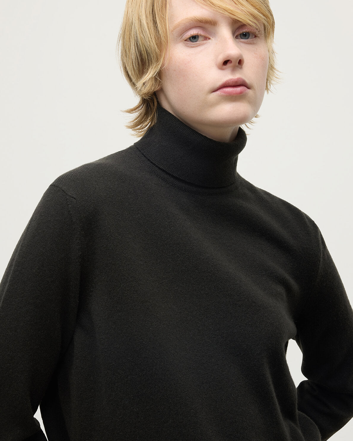 Johnstons of Elgin - Classic Cashmere Dark Grey Roll Neck Jumper