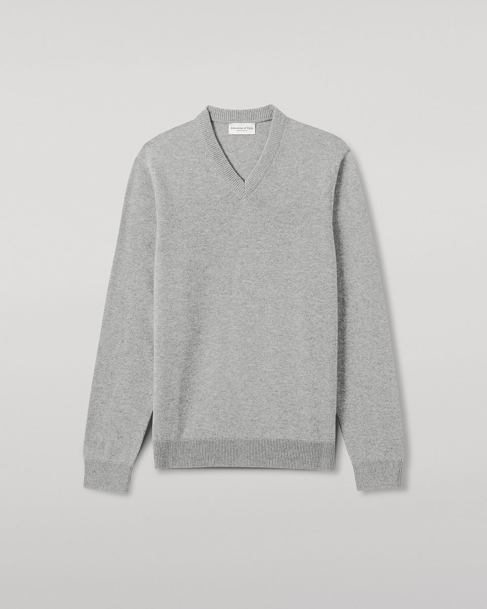 Johnstons of Elgin - Rory Light Grey Classic Cashmere V - Neck Jumper
