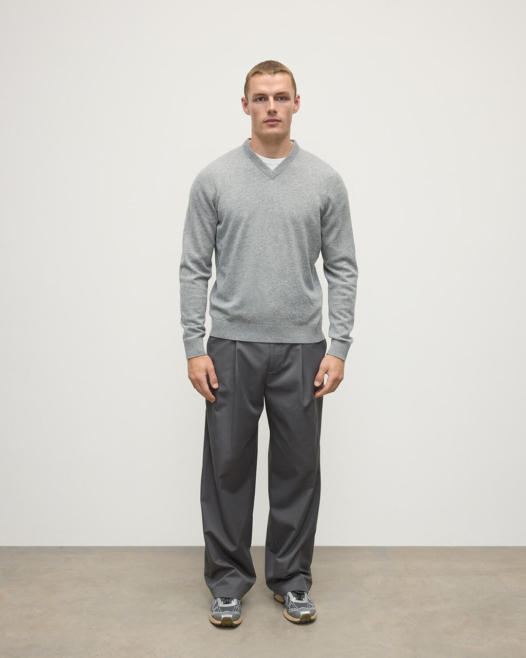 Johnstons of Elgin - Rory Light Grey Classic Cashmere V - Neck Jumper