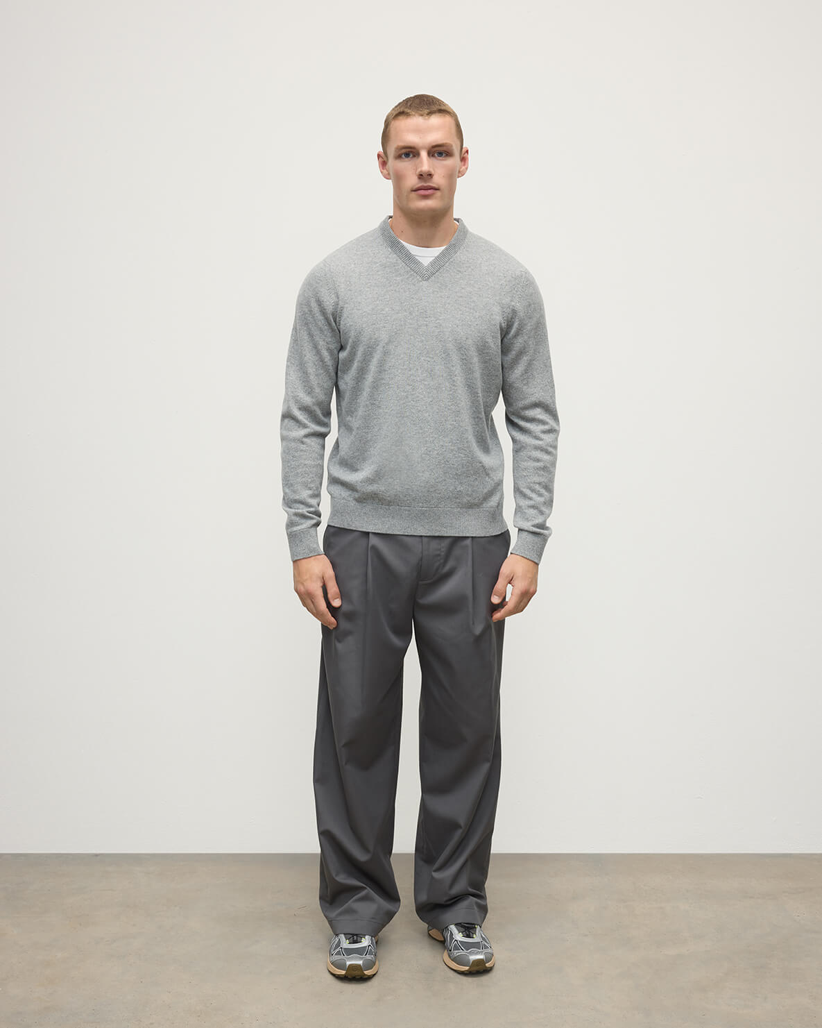 Johnstons of Elgin - Rory Light Grey Classic Cashmere V - Neck Jumper