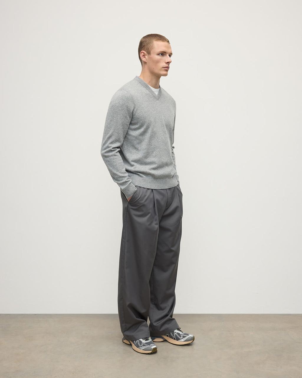 Johnstons of Elgin - Rory Light Grey Classic Cashmere V - Neck Jumper