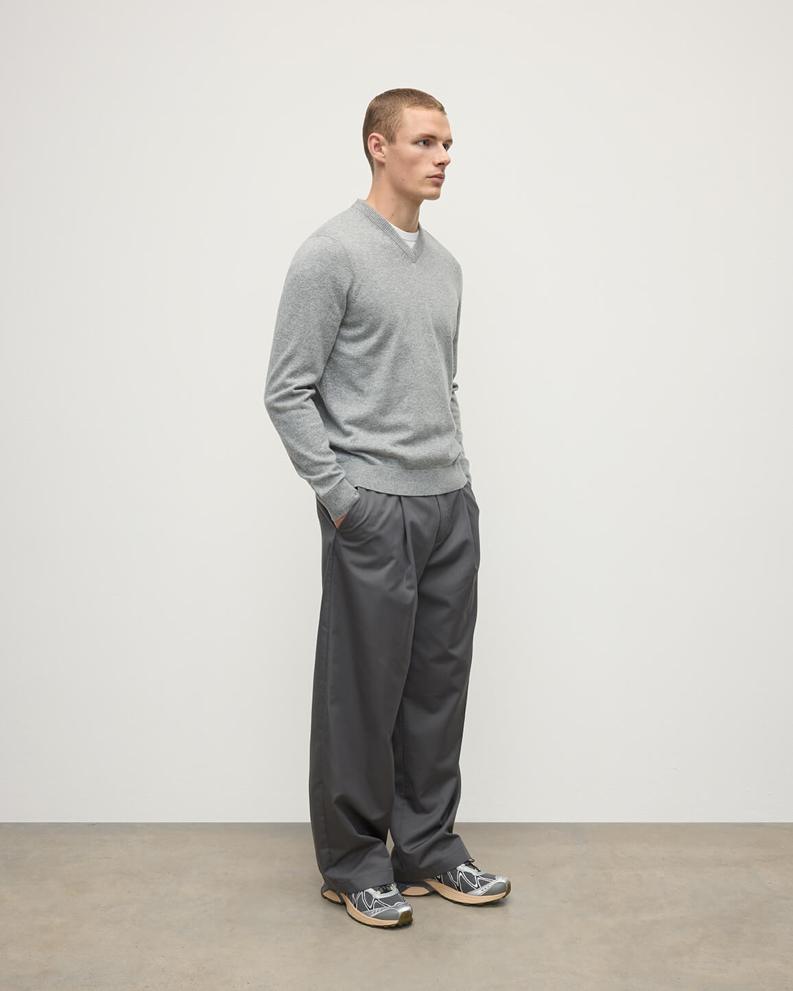 Johnstons of Elgin - Rory Light Grey Classic Cashmere V - Neck Jumper