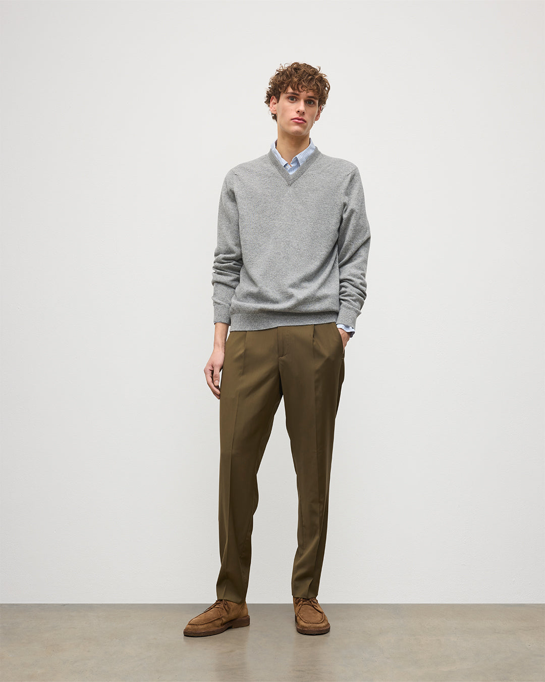 Johnstons of Elgin - Rory Grey Classic Cashmere V - Neck Jumper