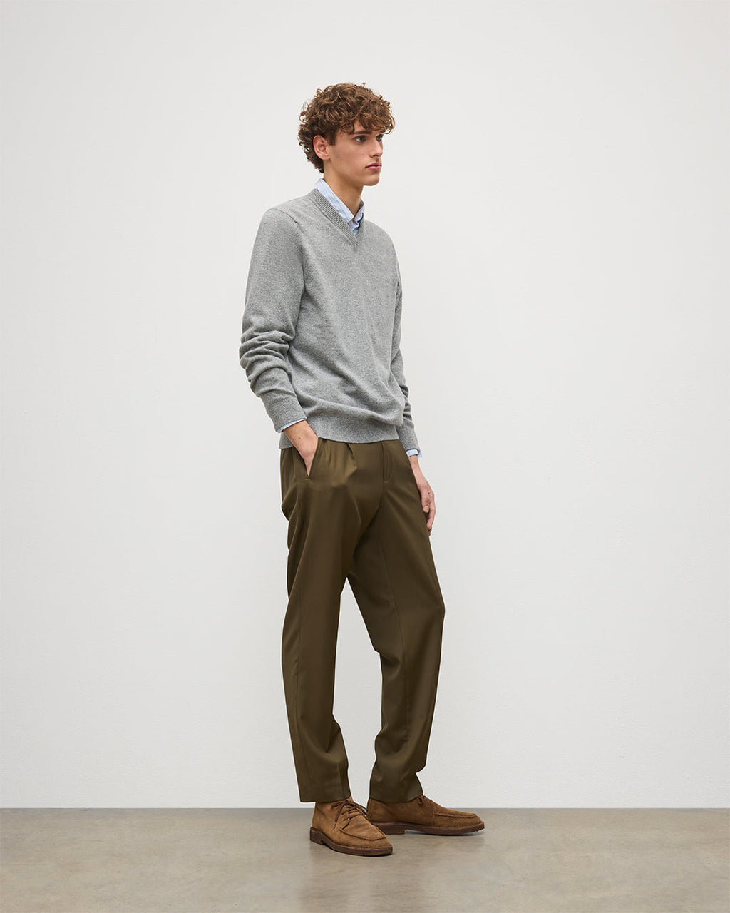Johnstons of Elgin - Rory Grey Classic Cashmere V - Neck Jumper