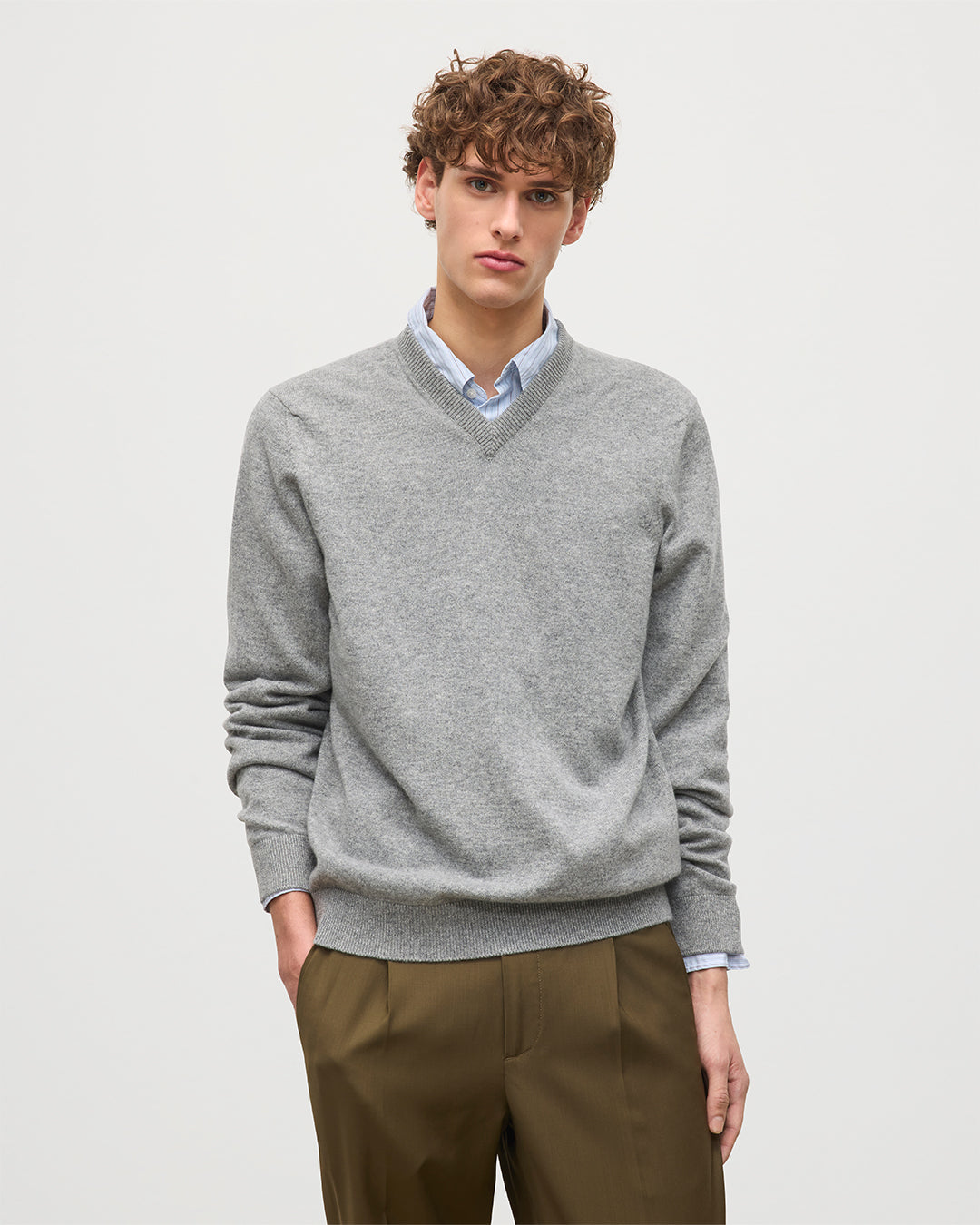 Johnstons of Elgin - Rory Grey Classic Cashmere V - Neck Jumper