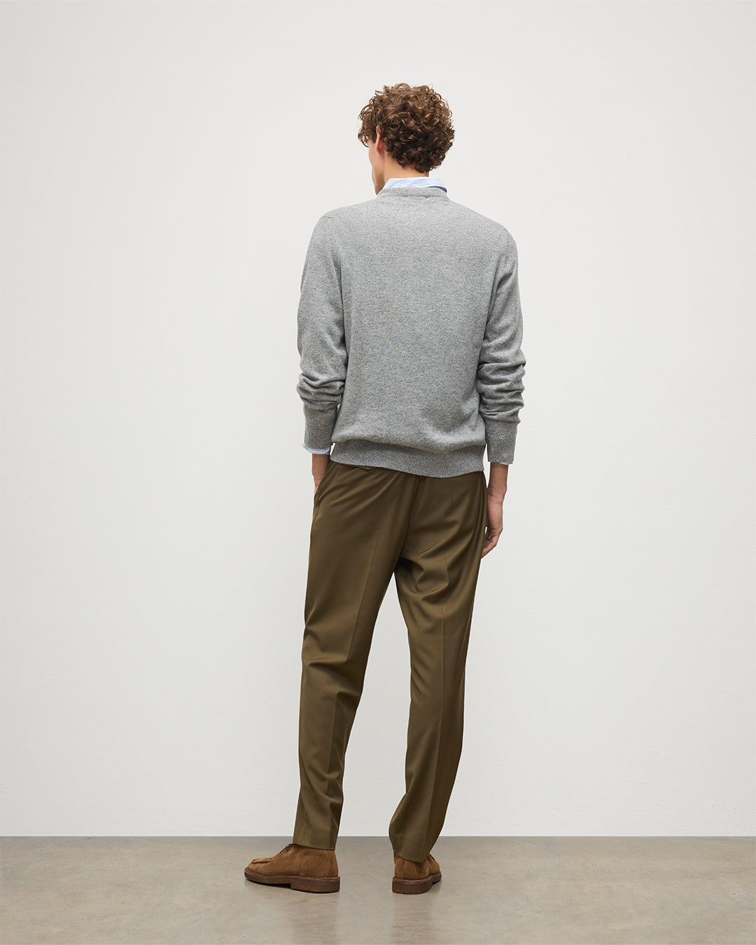 Johnstons of Elgin - Rory Grey Classic Cashmere V - Neck Jumper